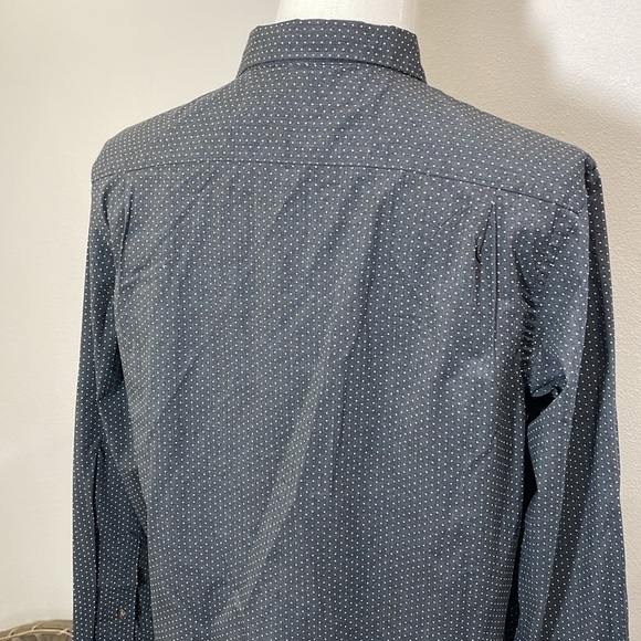 NEW Mens Old Navy Button Ip Everyday Shirt Regular Fit Size MED Gray/White Dots - Picture 5 of 10